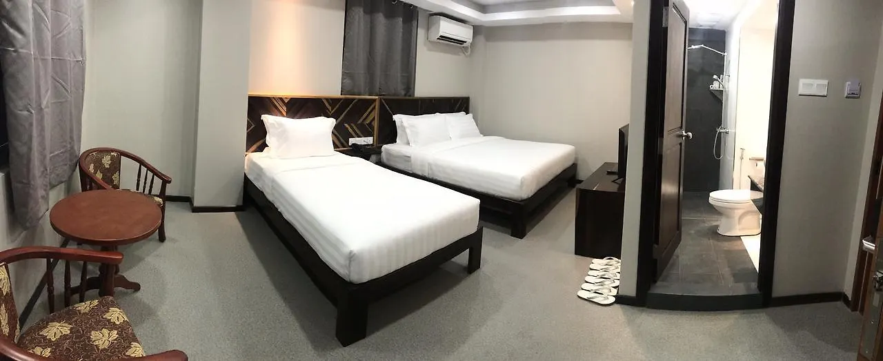 Tristar Hotel Yangon 3*,
